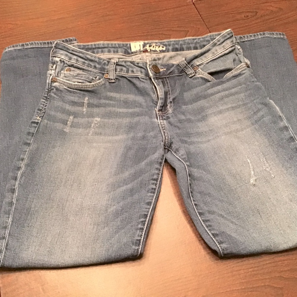 KUT From thr Cloth distressed straight leg size 6 jeans